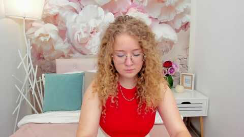 curlyloverr @ myfreecams on 20231021