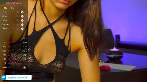l1ttle_kiki @ myfreecams on 20231021