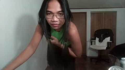 littlekai2023 @ myfreecams on 20231021