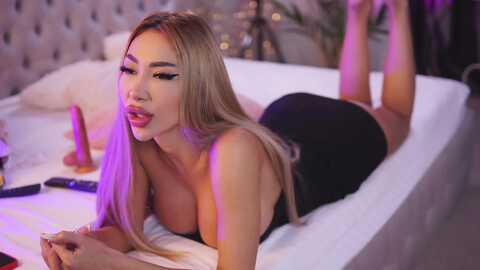 missmo0n1 @ myfreecams on 20231021