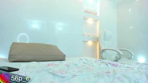paula_cossio @ myfreecams on 20231021