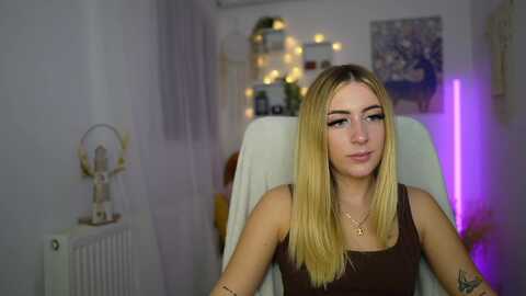 tina_nappi18 @ myfreecams on 20231021