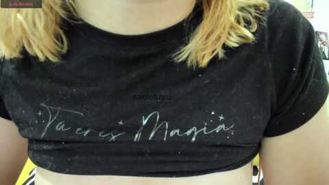 vaiolet1314 @ myfreecams on 20231021