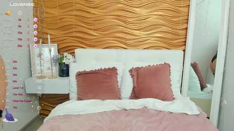 elsajones @ myfreecams on 20231022