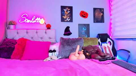 scarlett_1801 @ myfreecams on 20231022