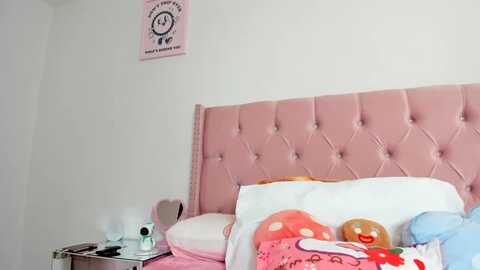 cherrycute666 @ myfreecams on 20231023