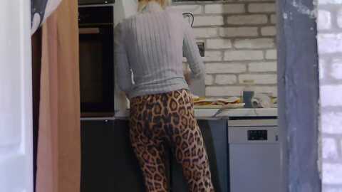 karoline121 @ myfreecams on 20231023