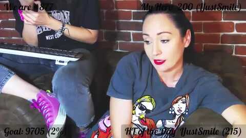 quinniesmile @ myfreecams on 20231023