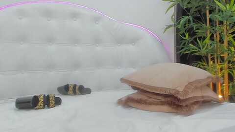 alma_whiteee @ myfreecams on 20231024