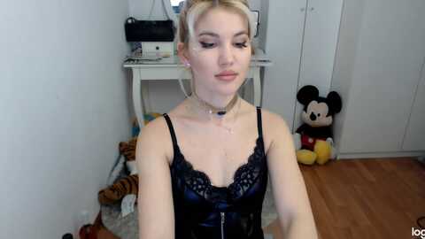 autumnjewel @ myfreecams on 20231024