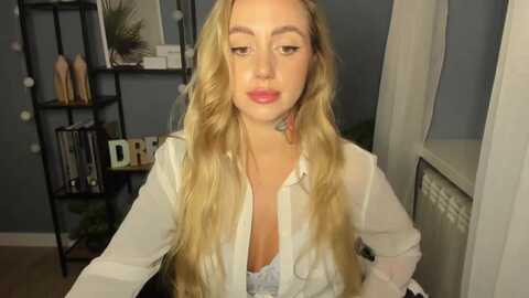 flowercoralie @ myfreecams on 20231024