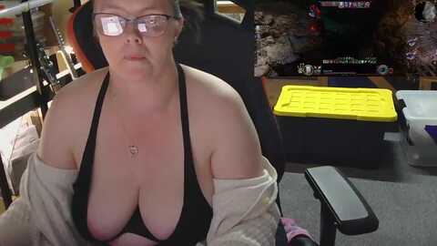 harriett55 @ myfreecams on 20231024