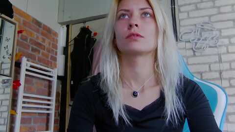 karoline121 @ myfreecams on 20231024
