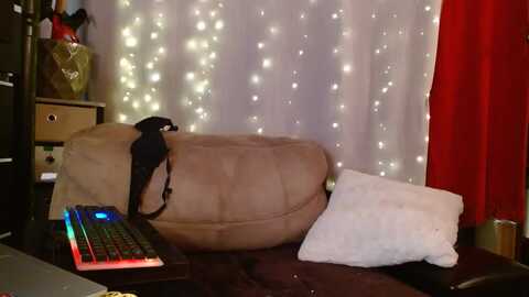 littlemisszee @ myfreecams on 20231024