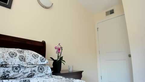 mammamariaaaa @ myfreecams on 20231024