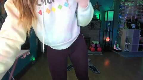 maplemaya @ myfreecams on 20231024