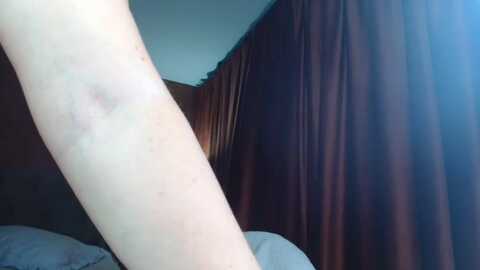 mishakiss34 @ myfreecams on 20231024