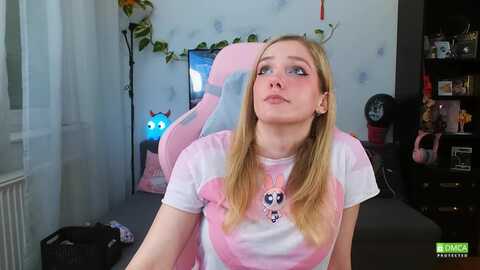monicmoon18 @ myfreecams on 20231024