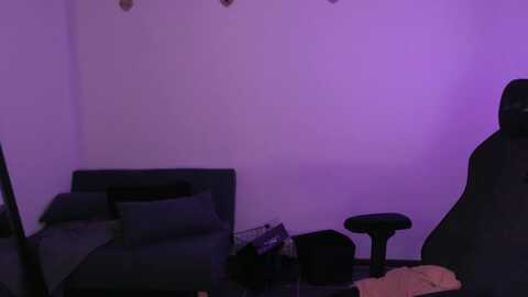 roomtoavoid @ myfreecams on 20231024