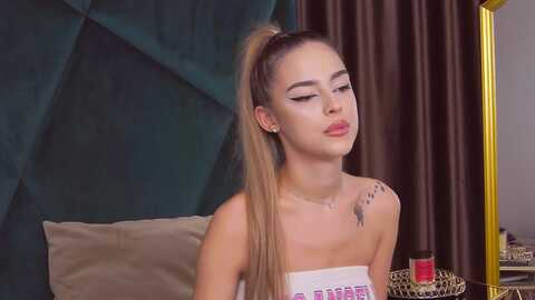 scarletcoles @ myfreecams on 20231024