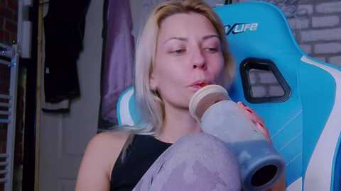 karoline121 @ myfreecams on 20231025