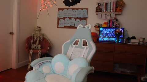 lil_blueberry @ myfreecams on 20231025
