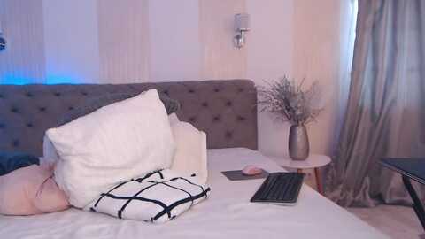 naominasssh @ myfreecams on 20231025