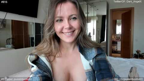 dani_angel @ myfreecams on 20231026