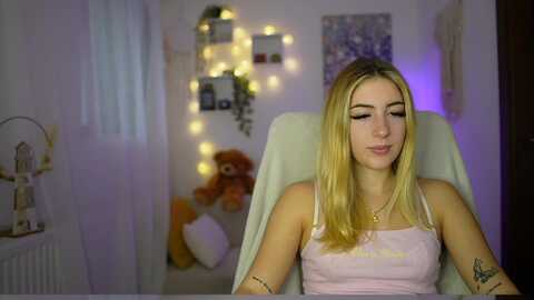 tina_nappi18 @ myfreecams on 20231026