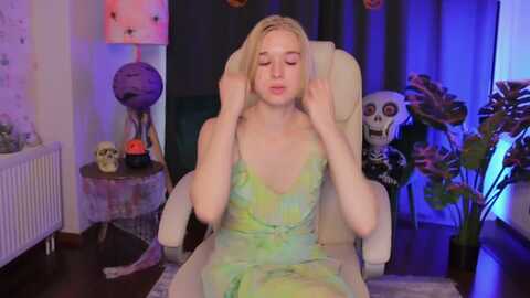 abby__love @ myfreecams on 20231028