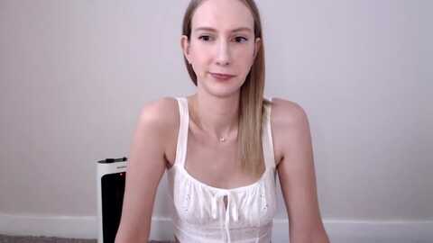 strwberrymoon @ myfreecams on 20231028