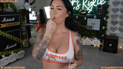 itskylieeh @ myfreecams on 20231029