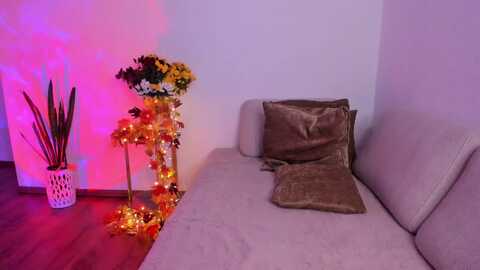 fire_ice_emma @ myfreecams on 20231030