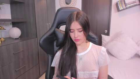 iris_westt @ myfreecams on 20231030