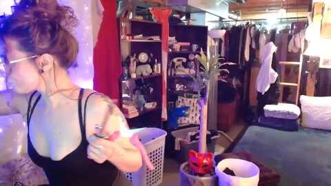 littlemisszee @ myfreecams on 20231030