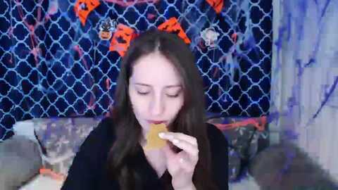 lunnaa_xx @ myfreecams on 20231030