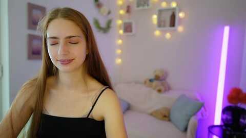 naomi_woods18 @ myfreecams on 20231030