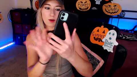 southernskye @ myfreecams on 20231030