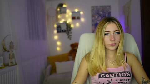 tina_nappi18 @ myfreecams on 20231030