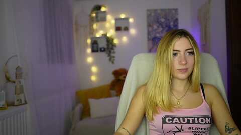 tina_nappi18 @ myfreecams on 20231030