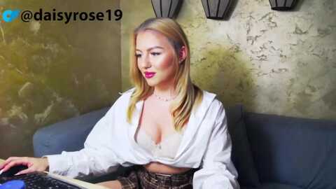 daisyrose_ @ myfreecams on 20231031