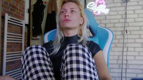 karoline121 @ myfreecams on 20231031