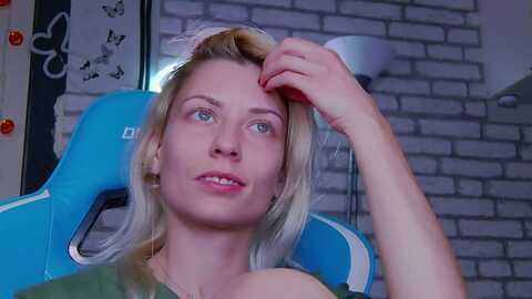 karoline121 @ myfreecams on 20231031