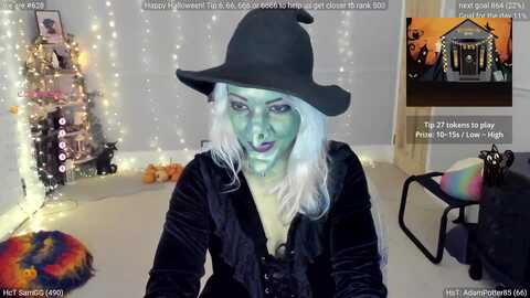 lunawolfie @ myfreecams on 20231031