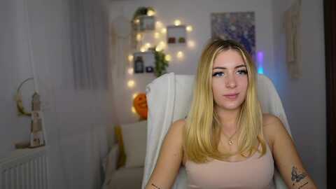 tina_nappi18 @ myfreecams on 20231031