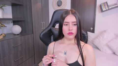 iris_westt @ myfreecams on 20231101