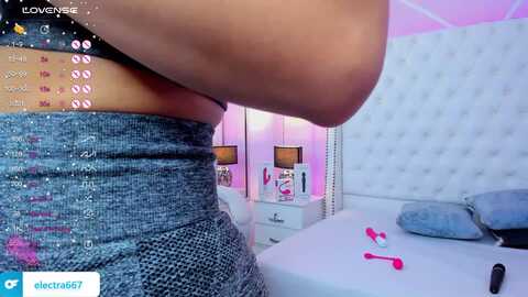 liz_ponds @ myfreecams on 20231101