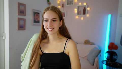 naomi_woods18 @ myfreecams on 20231101
