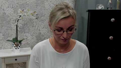 starvanessa1 @ myfreecams on 20231101