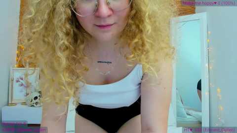 curlyloverr @ myfreecams on 20231102